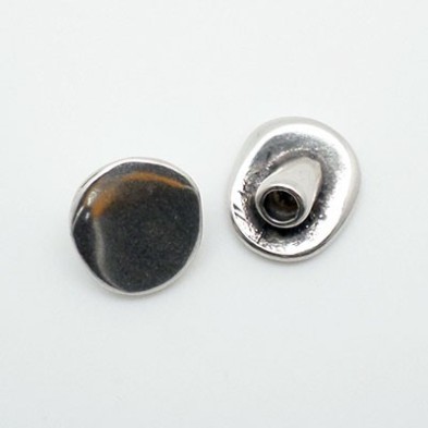 ZM76833-03 / Cierre boton ovalado.